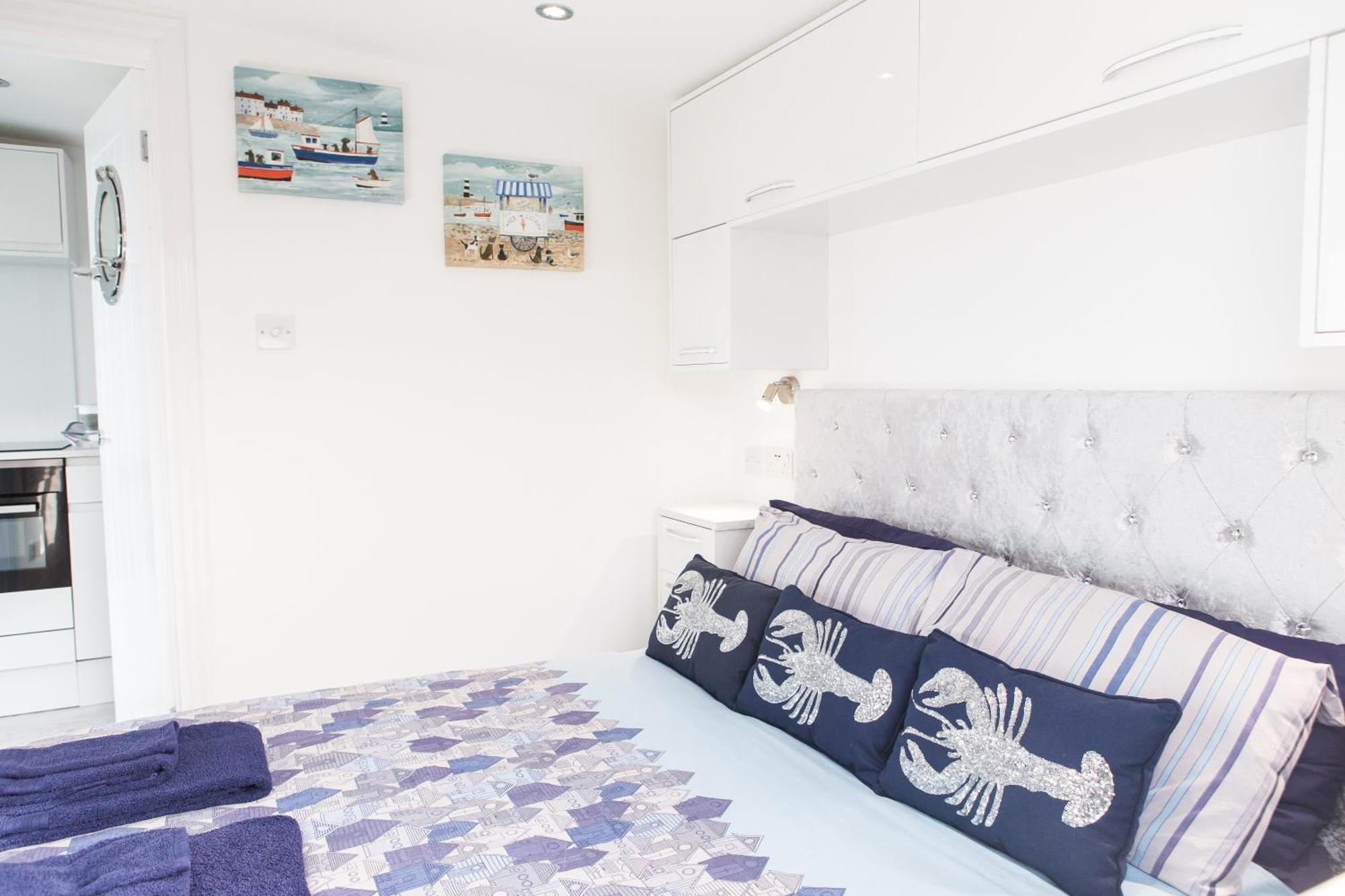 2 Bedroom Chalet With Sea Views Плимът Екстериор снимка